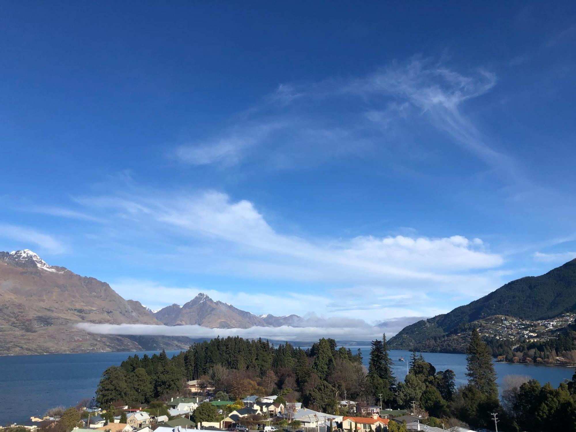 Ramada By Wyndham Queenstown Central Zewnętrze zdjęcie