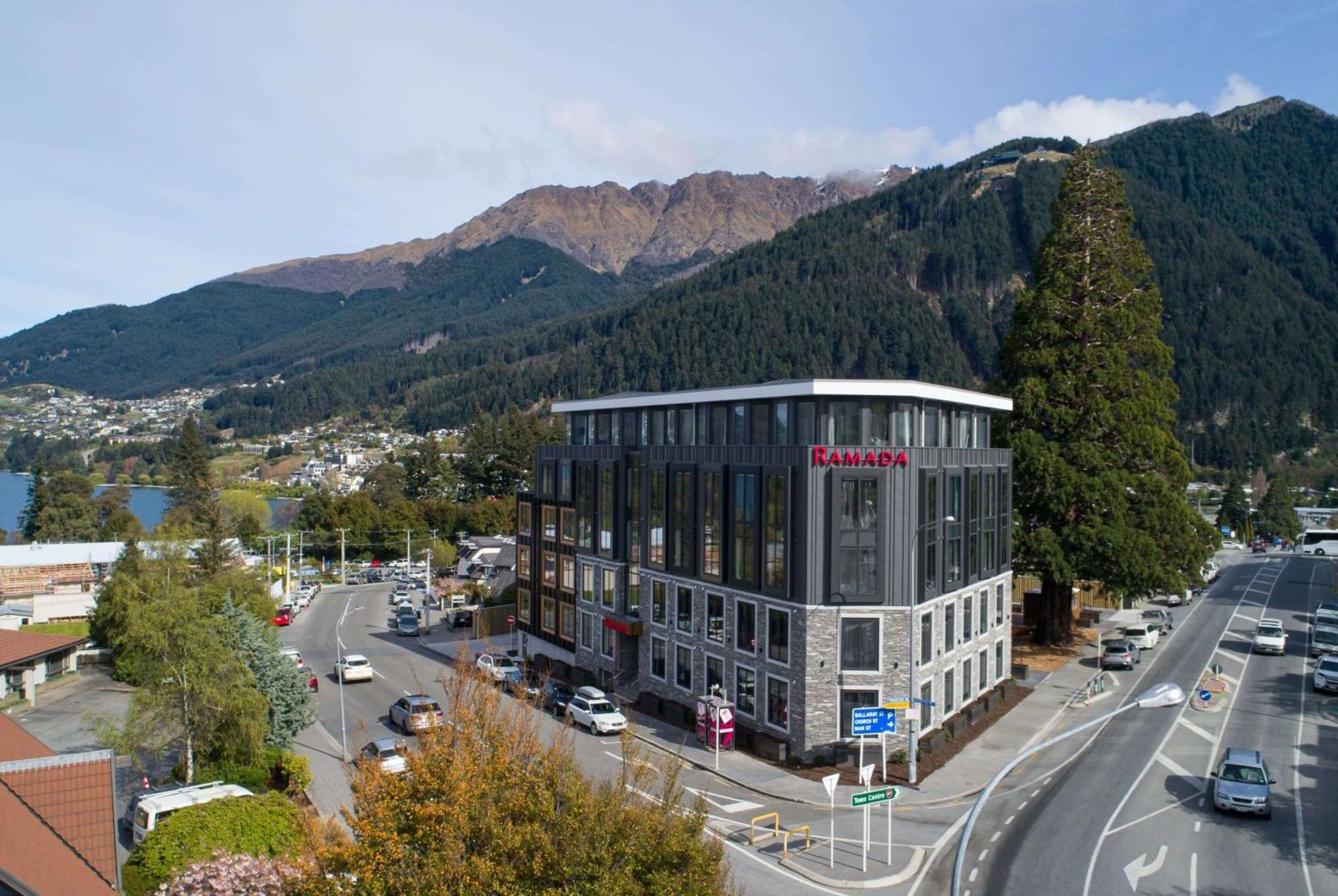 Ramada By Wyndham Queenstown Central Zewnętrze zdjęcie