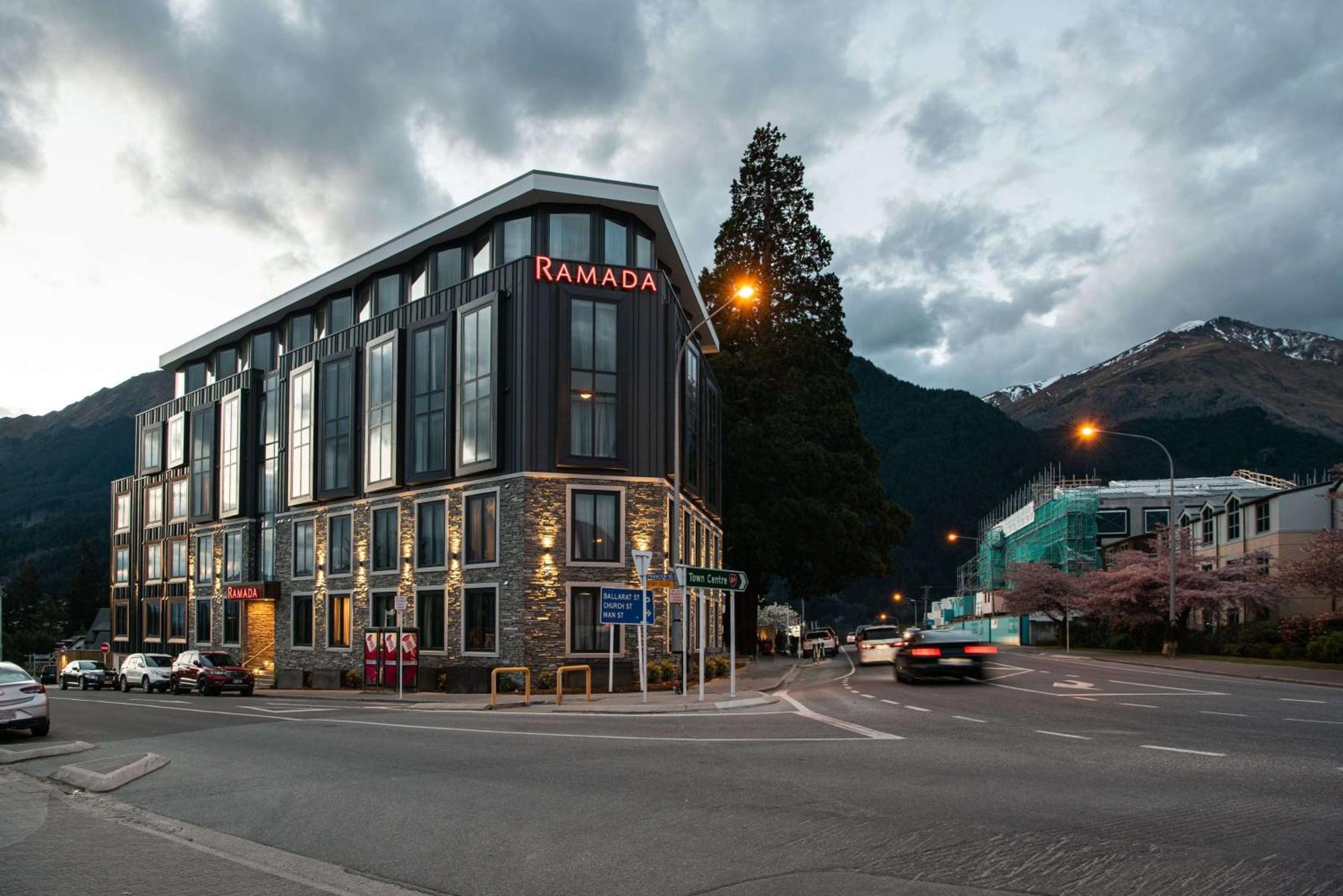 Ramada By Wyndham Queenstown Central Zewnętrze zdjęcie