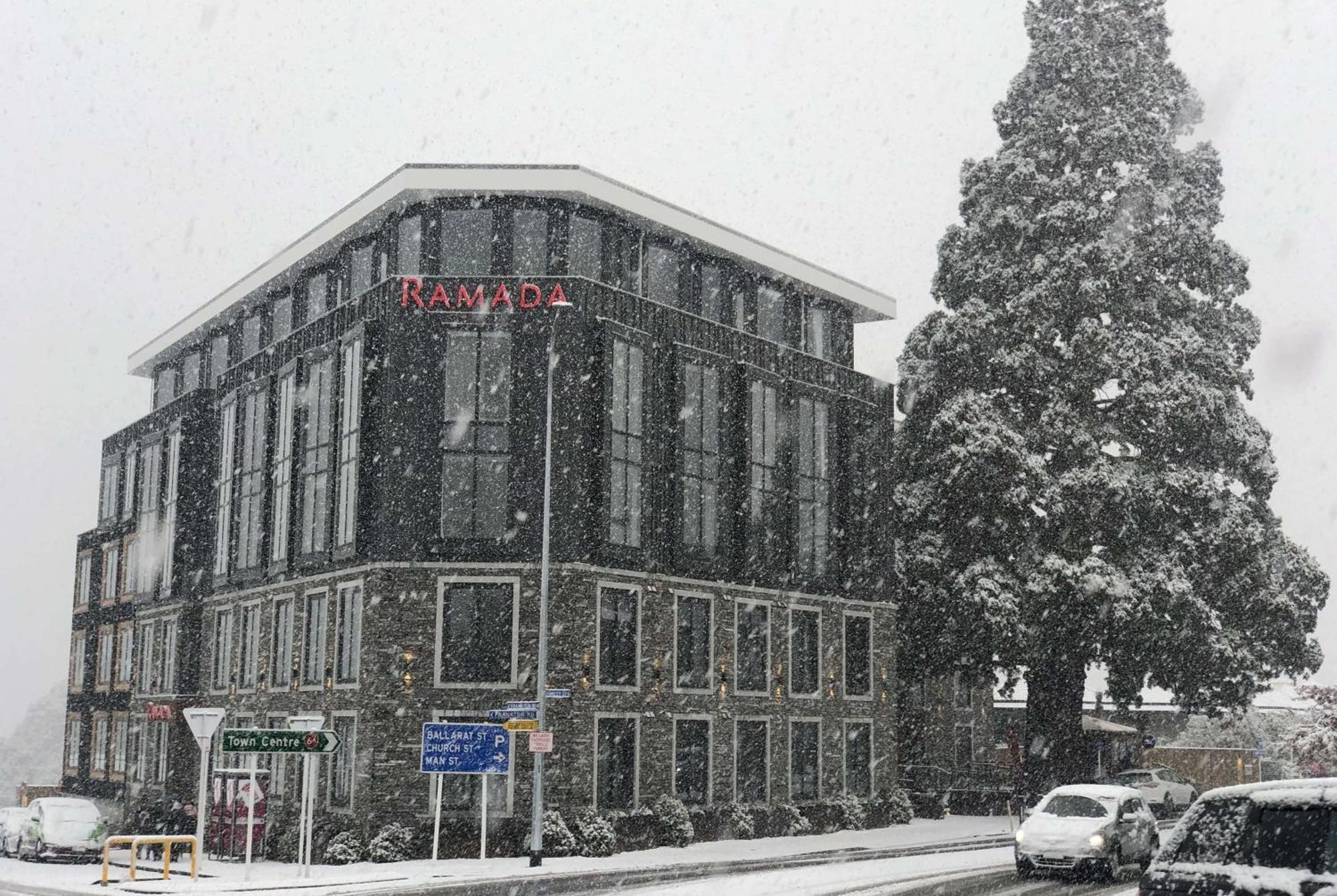 Ramada By Wyndham Queenstown Central Zewnętrze zdjęcie